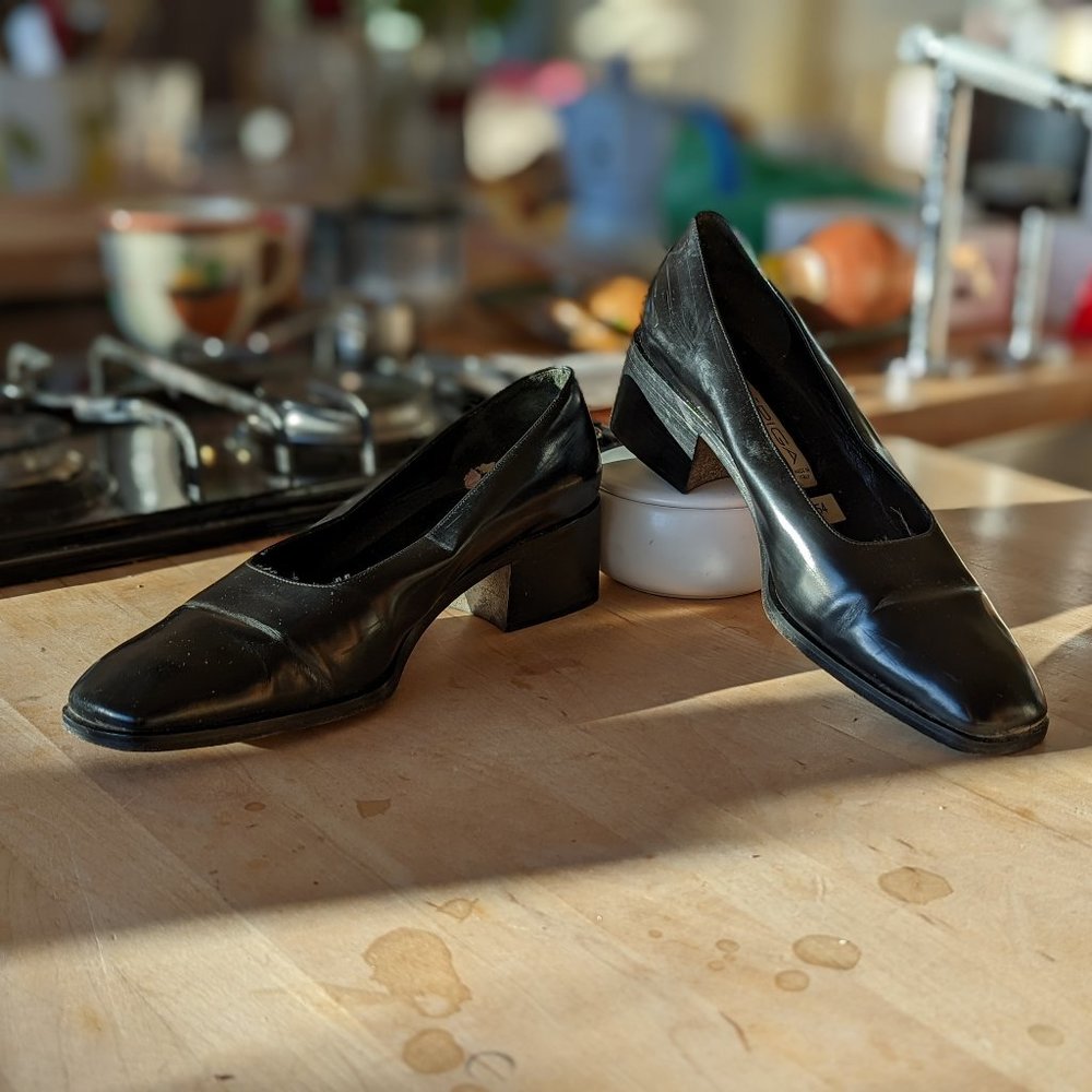 Via Spiga Shiny Black Low Heels Size 7.5